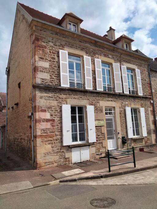 Gite De Groupe 2 A 12 Personnes Guillon-Terre-Plaine Exterior photo